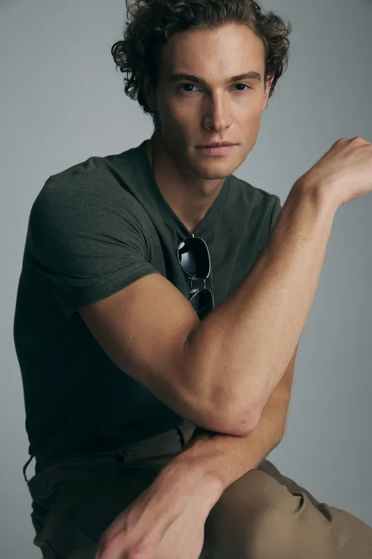 Basic crew neck T-shirt sold by Tristan Style