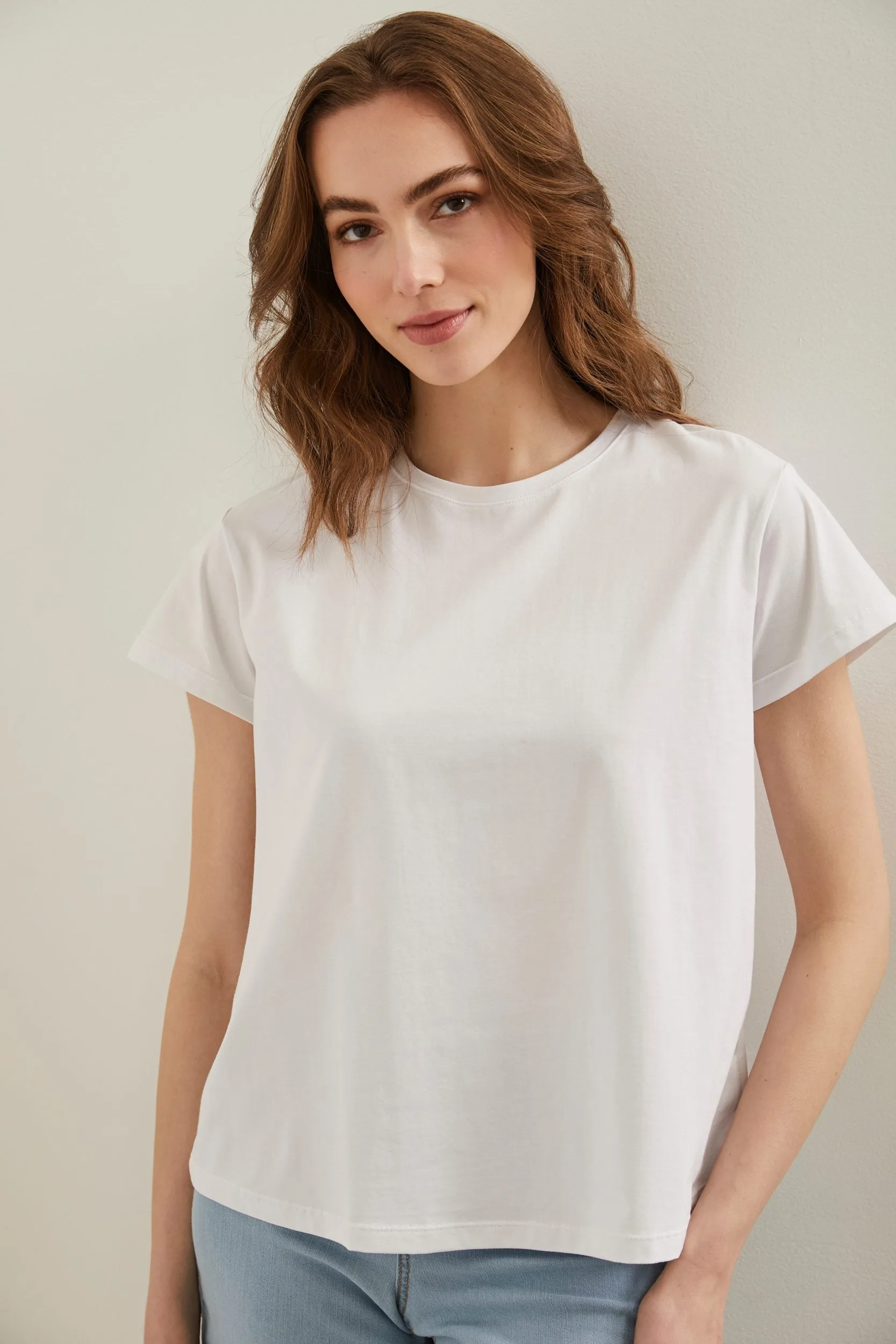 Basic crew neck t-shirt sold by Tristan Style