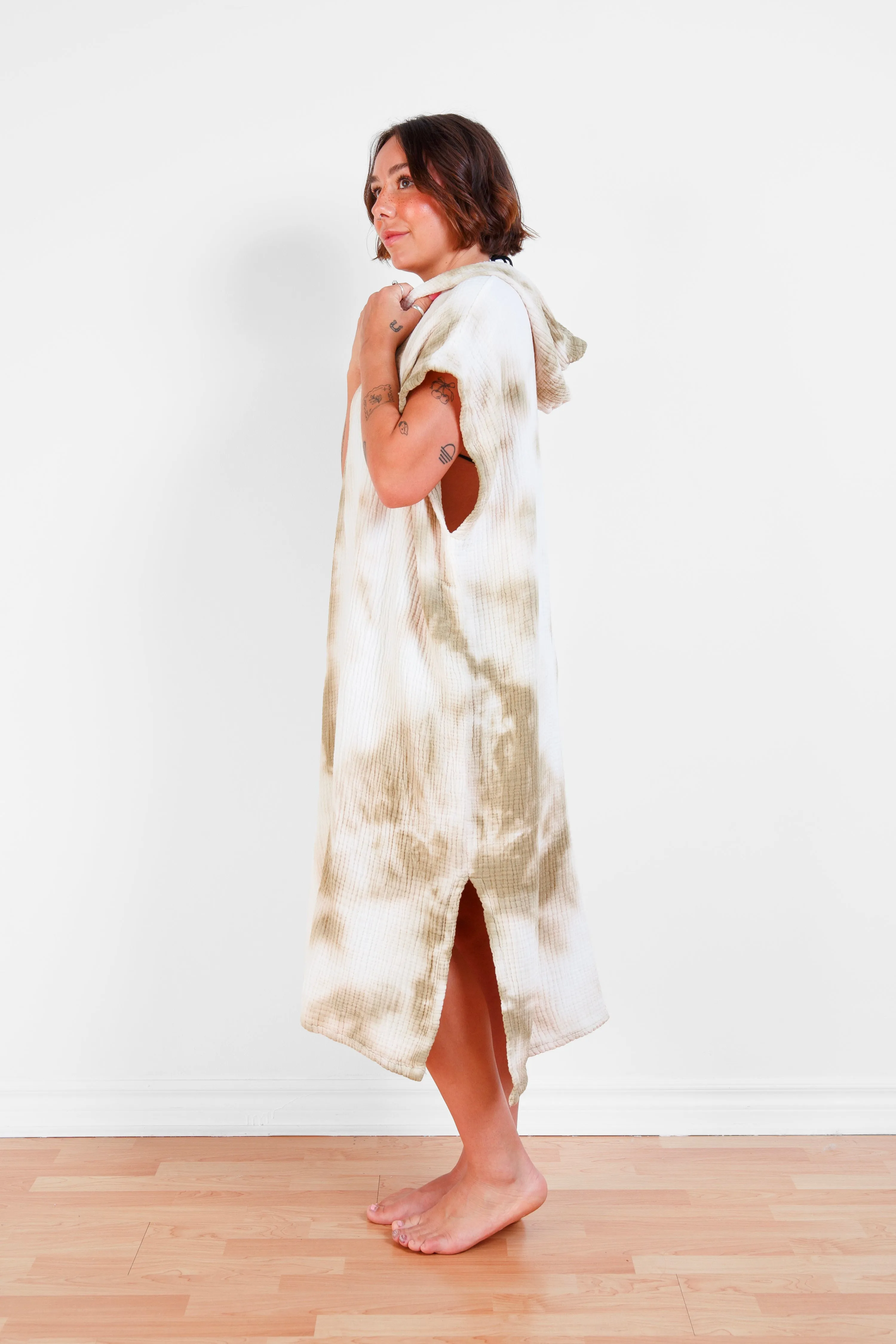 THE HOLDEN | Unisex Tie-Dye Muslin Surf Poncho sold by Tofino Towel Co product image thumbnail 4