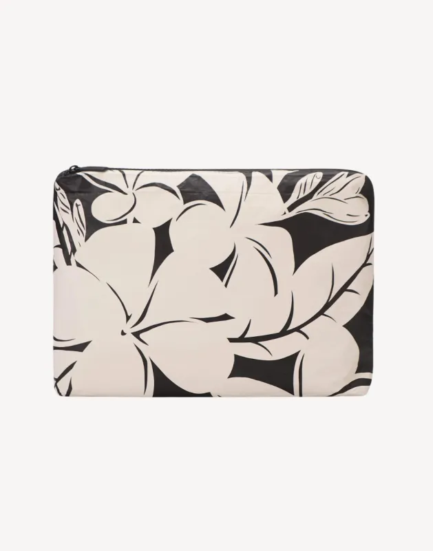 Melia Inv Mid Size Pouch sold by swimco