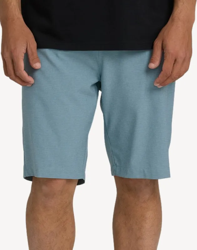 Crossfire 19" Hybrid Short made by Billabong