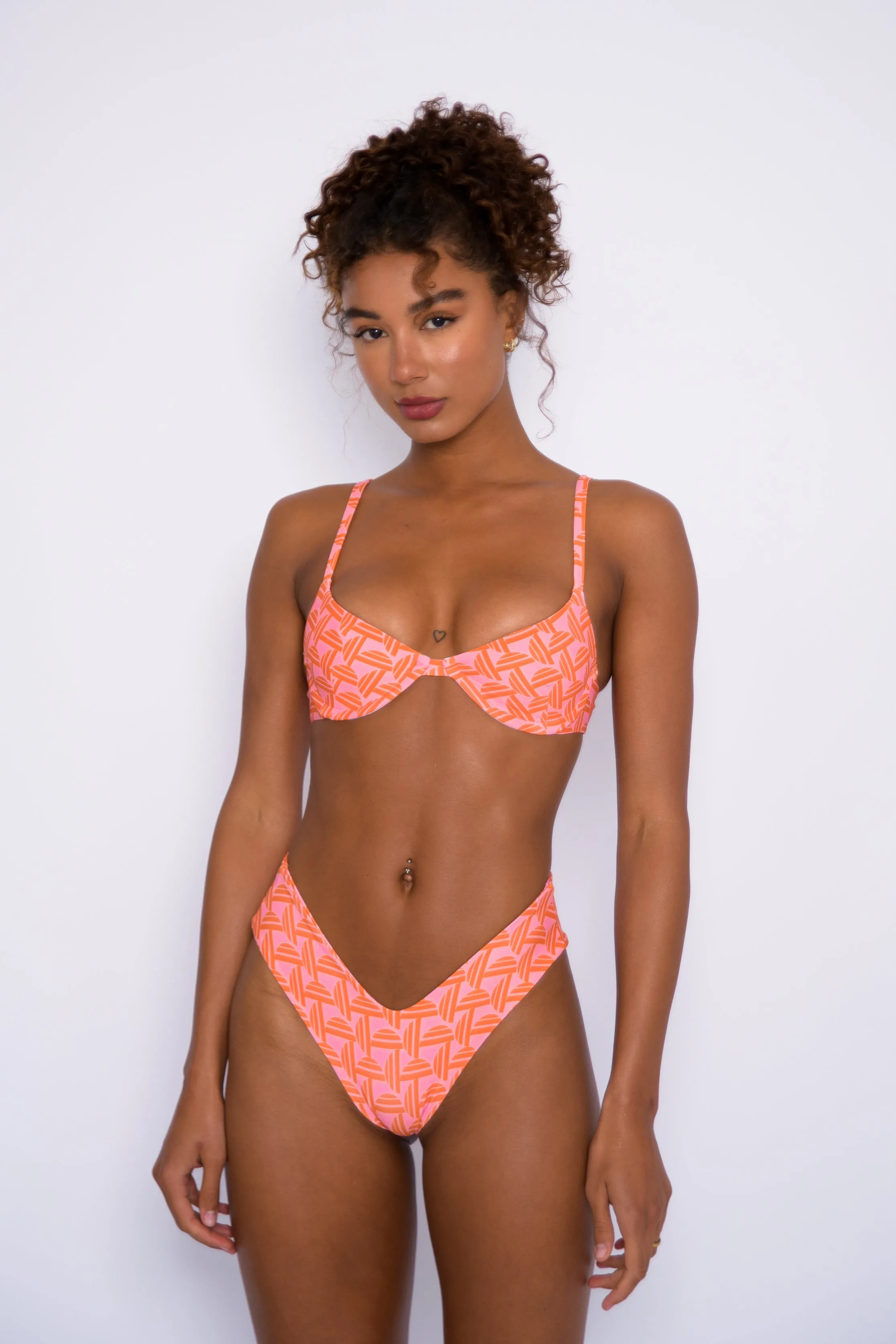 Claire Top - Tropicana sold by Skatie