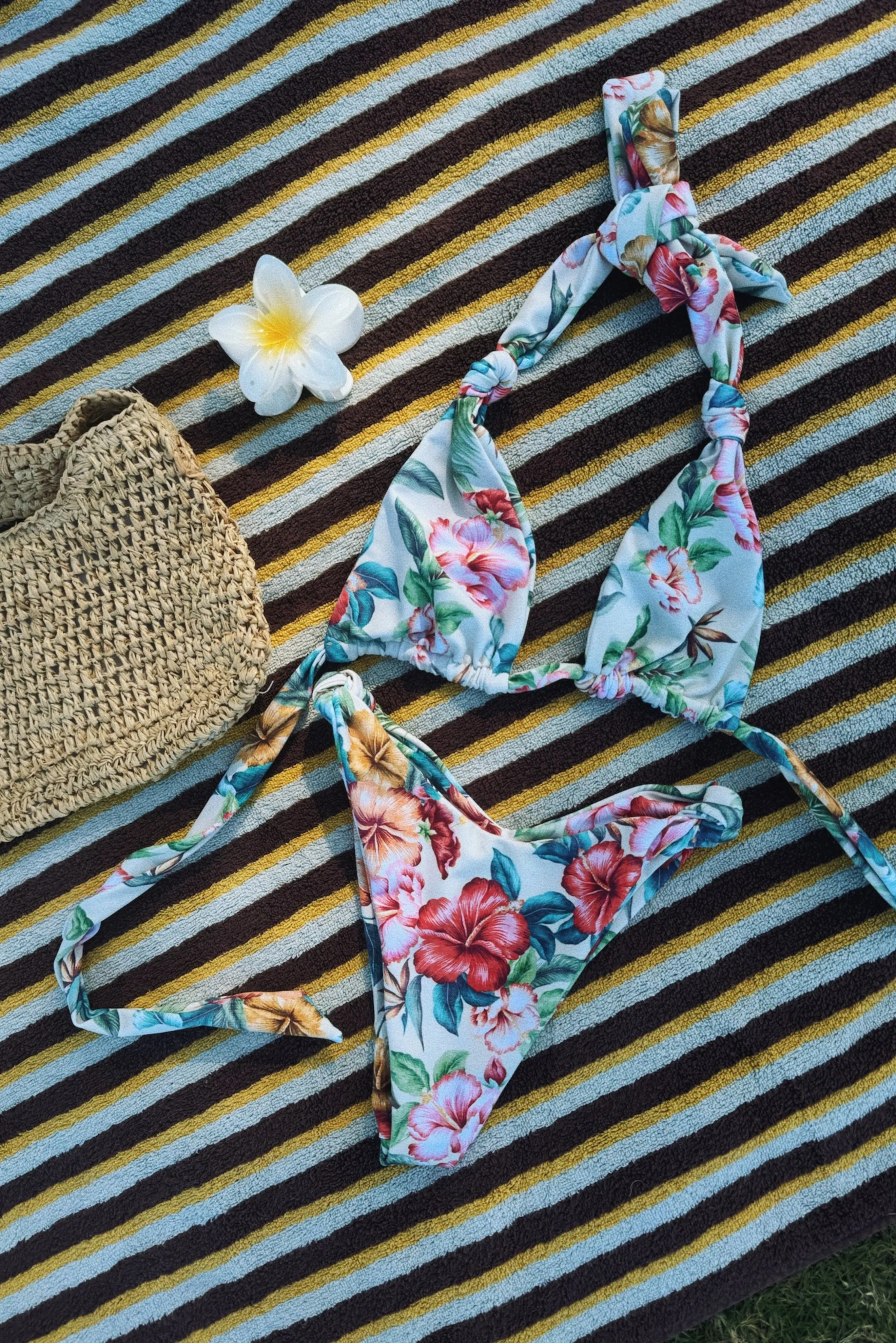 Wholesale Suzanne Bottom - Lei sold by Skatie
