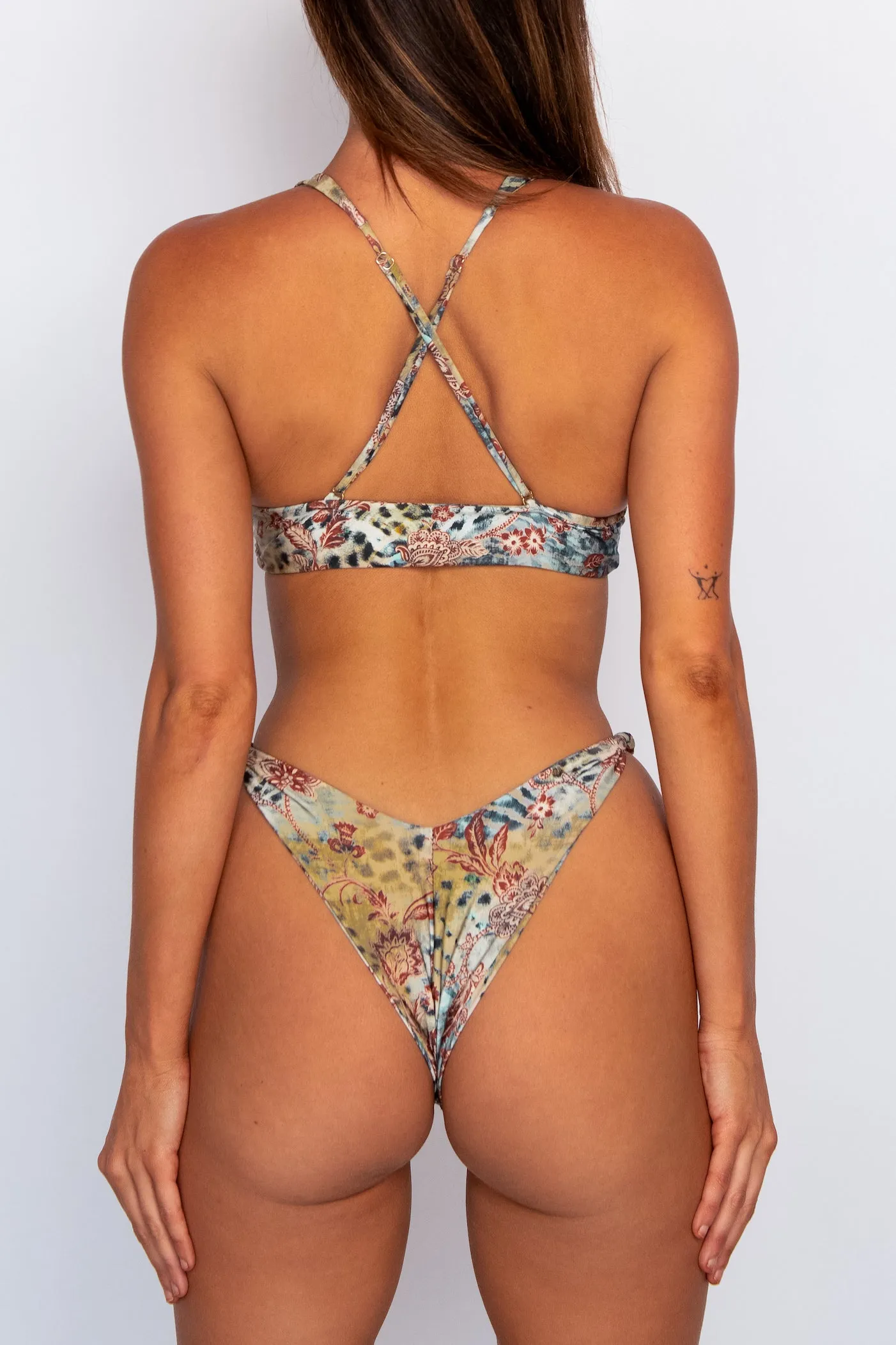Suzanne Bottom - Garda Glossy sold by Skatie product image thumbnail 3