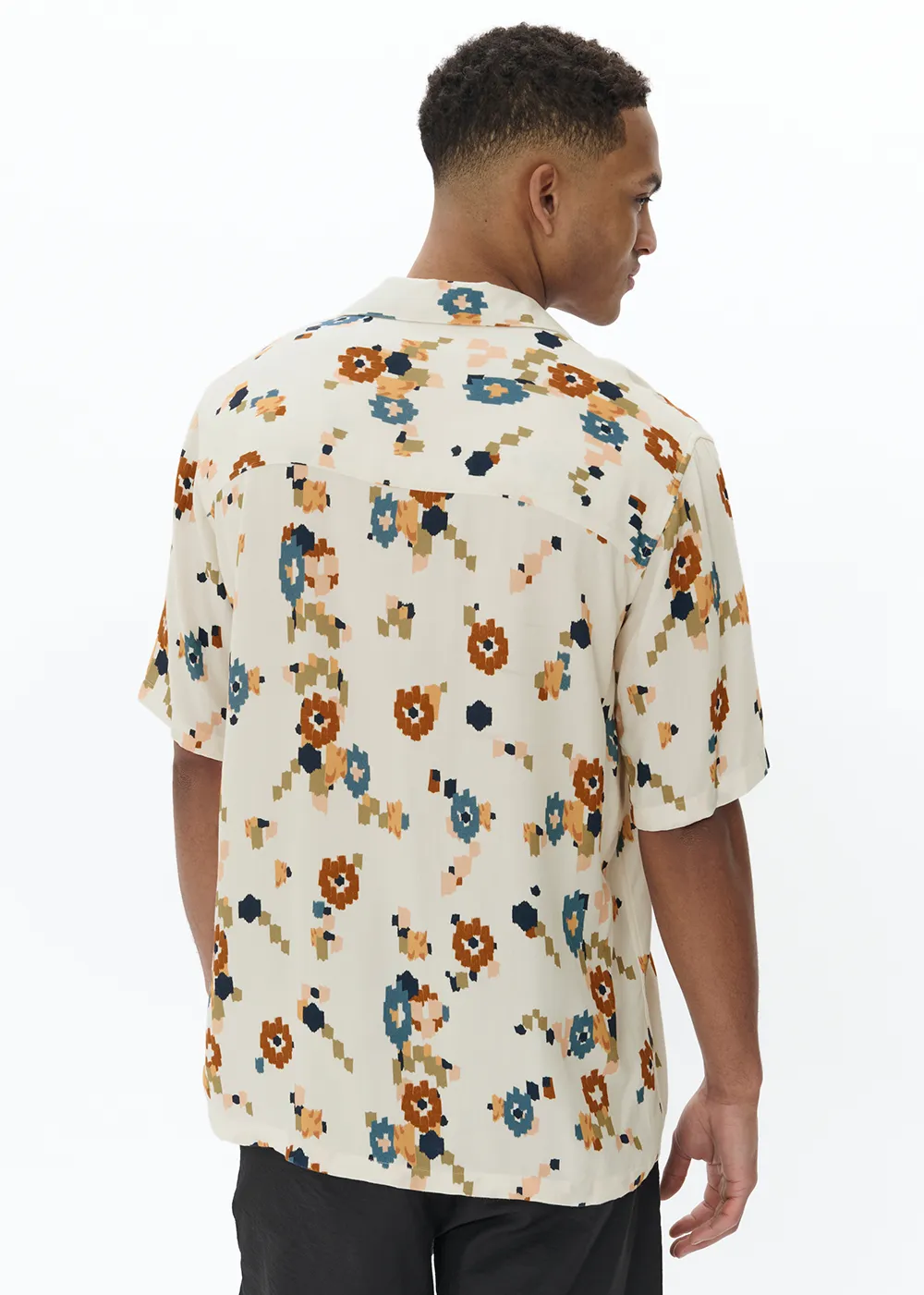 Klampo Short Sleeve Shirt sold by Denali product image thumbnail 3