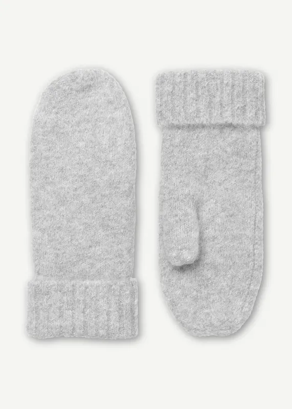 Sajeanne Mittens sold by Denali