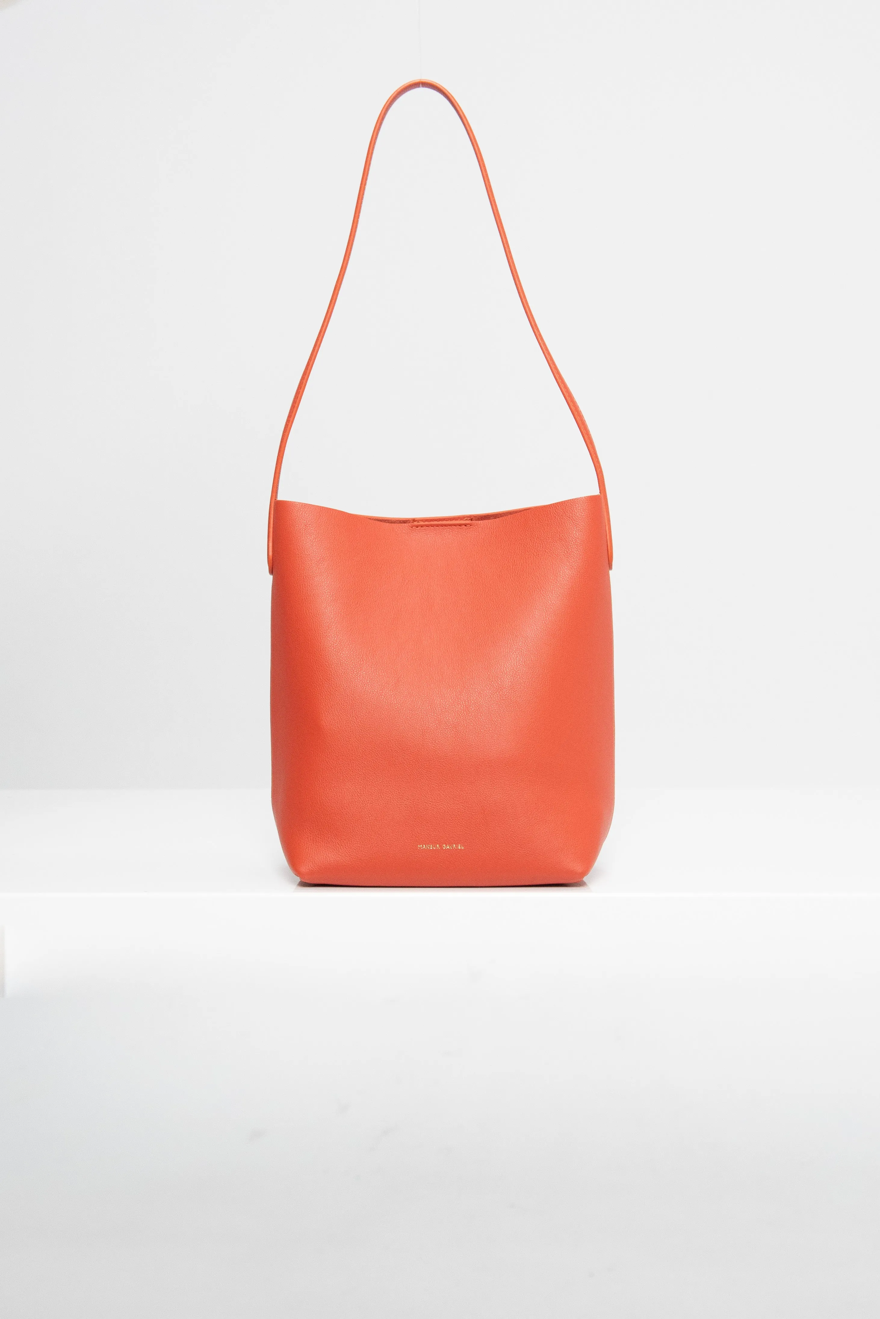 Small Everyday Cabas, Pomodoro sold by Kick Pleat