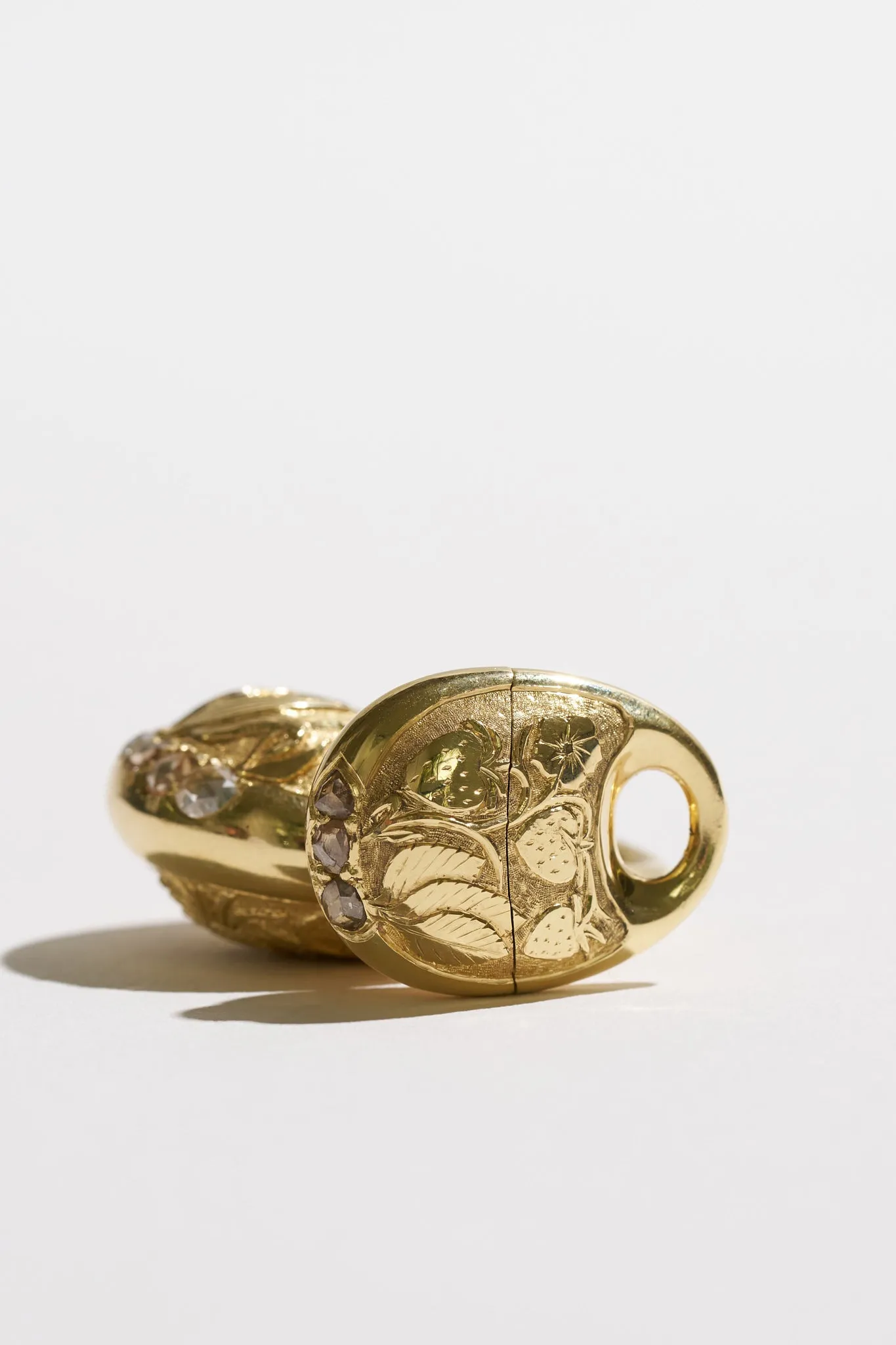 Podling Pendant, Yellow Gold sold by Kick Pleat product image thumbnail 3