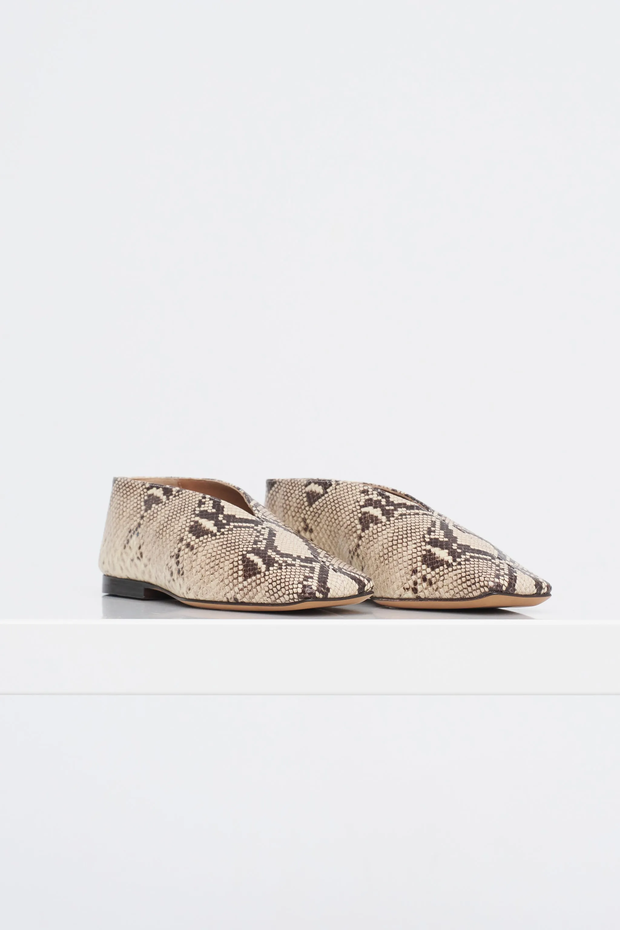 Square Soft V, Roccia sold by Kick Pleat product image thumbnail 4