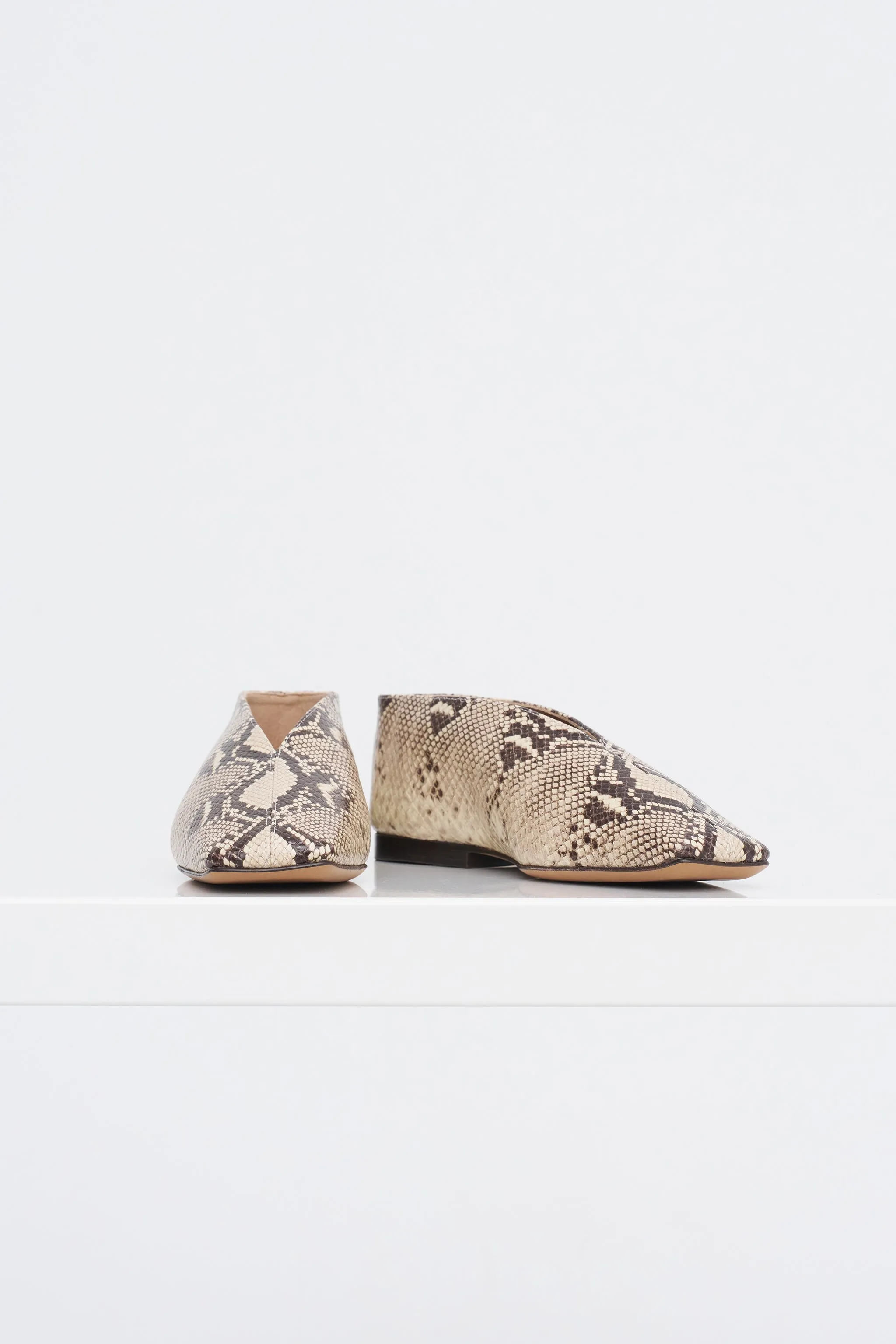 Square Soft V, Roccia sold by Kick Pleat product image thumbnail 3