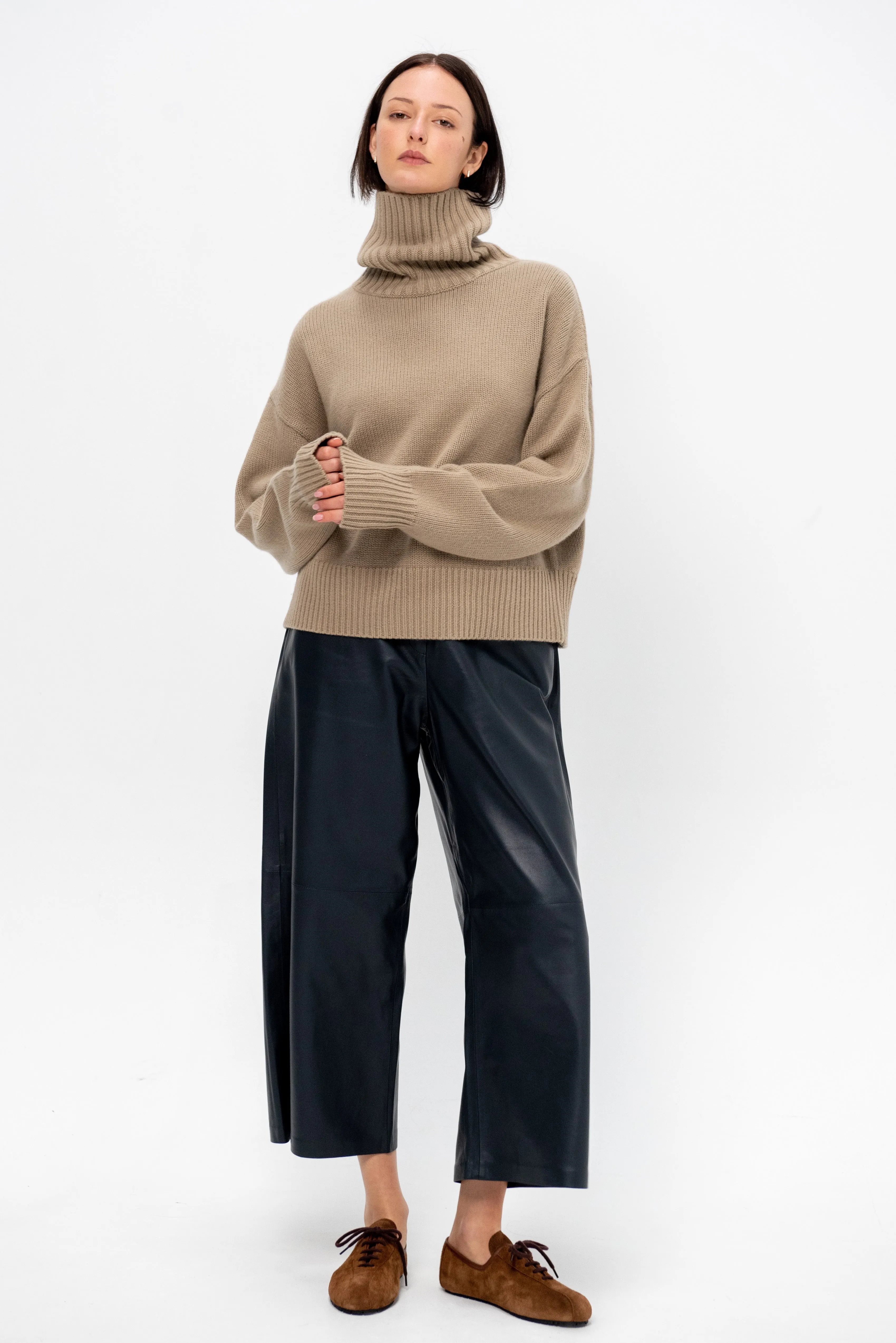 N°434 Crop Xtra, Dust sold by Kick Pleat product image thumbnail 2