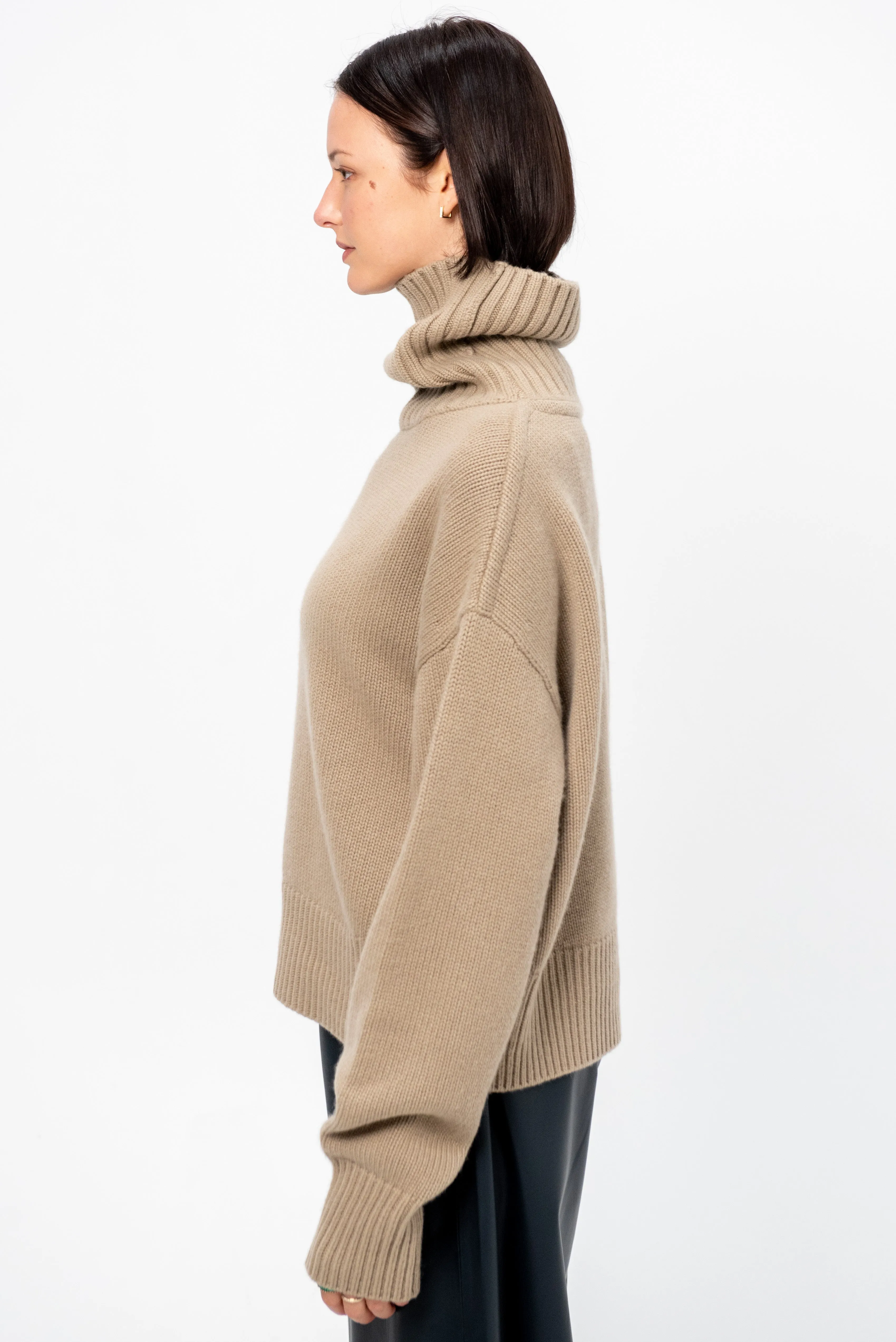 N°434 Crop Xtra, Dust sold by Kick Pleat product image thumbnail 4