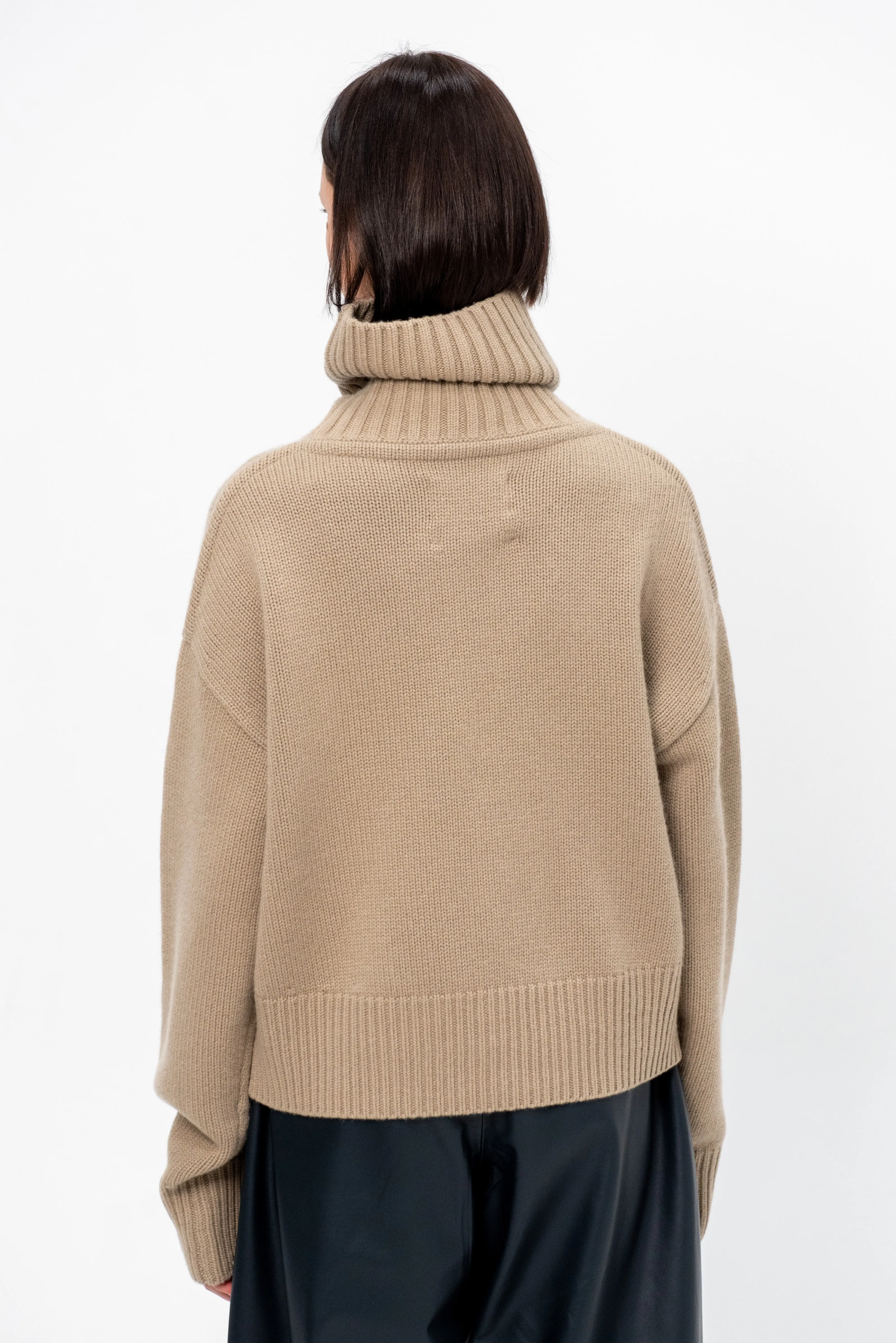 N°434 Crop Xtra, Dust sold by Kick Pleat product image thumbnail 5