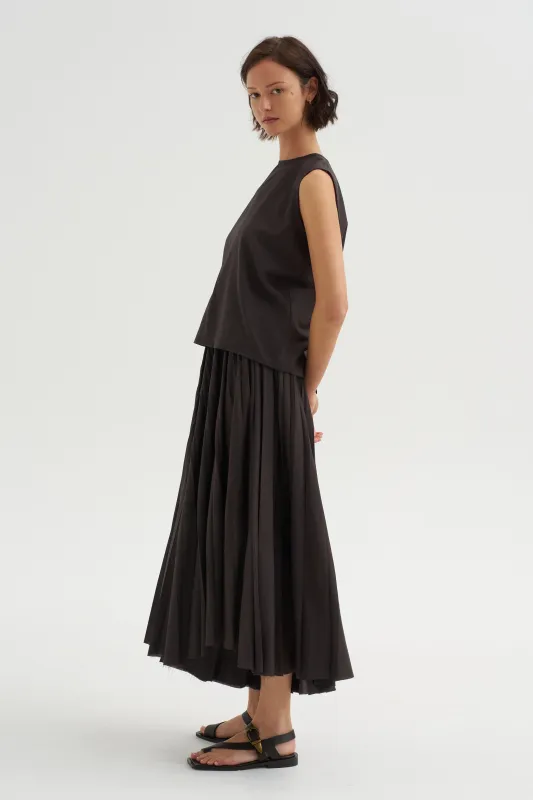 Sleeveless Slick Back Top, Ebano made by Kick Pleat