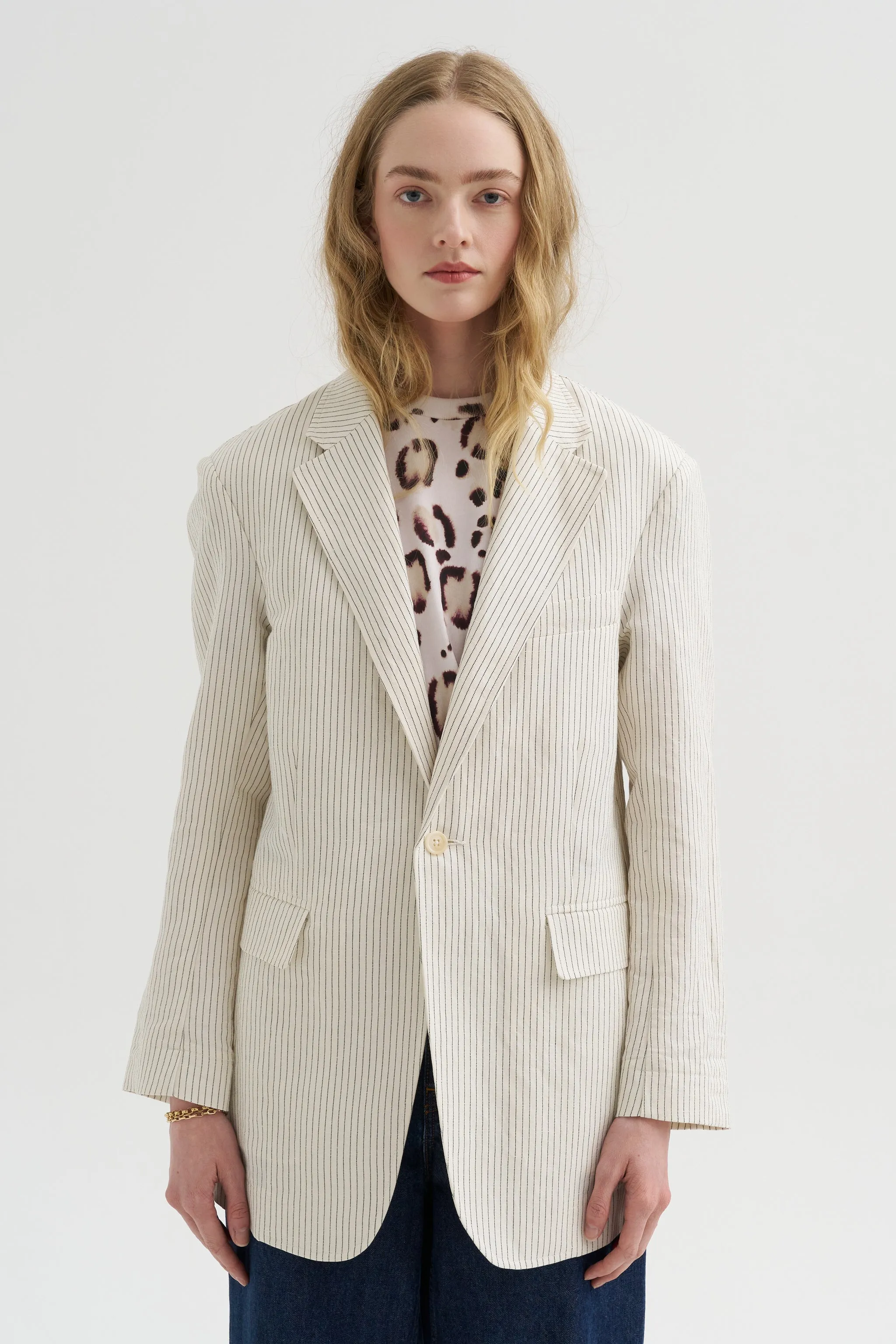 Oversized Ragged Blazer, White & Black sold by Kick Pleat product image thumbnail 2