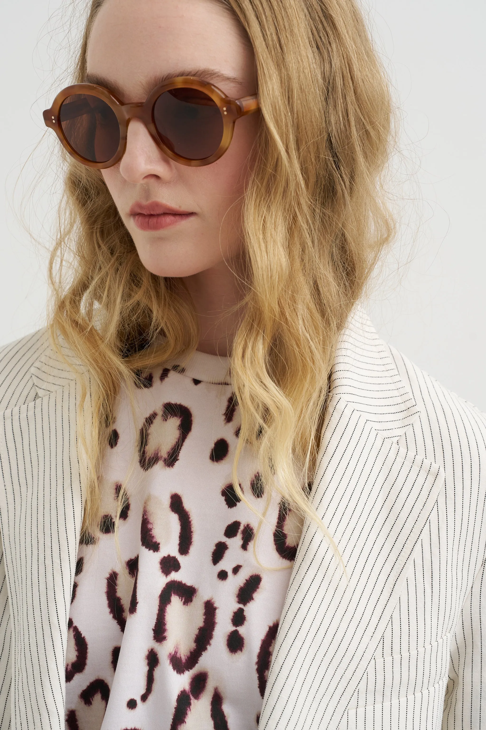 Oversized Ragged Blazer, White & Black sold by Kick Pleat product image thumbnail 5