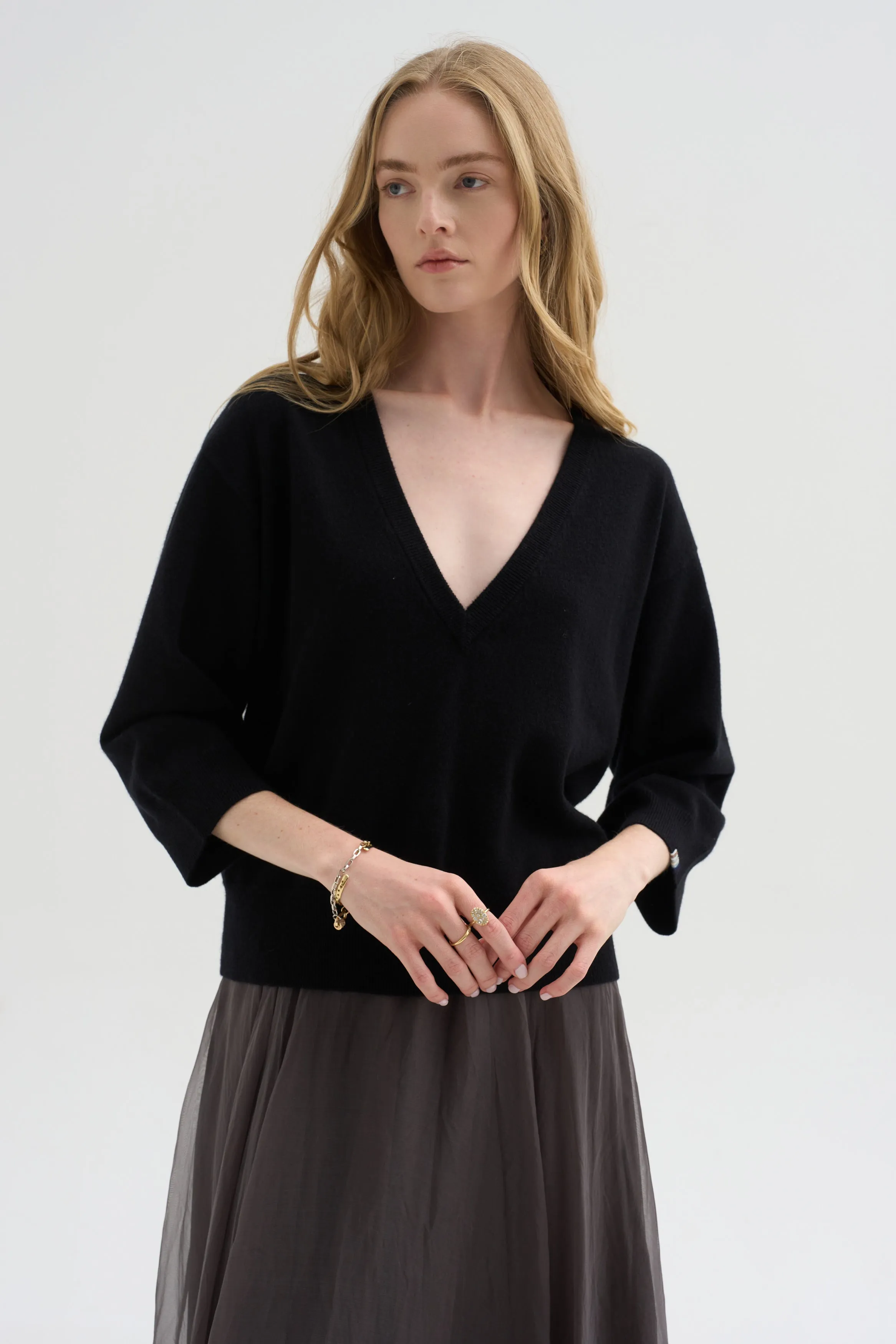 N°491 Pearl, Raven sold by Kick Pleat product image thumbnail 5
