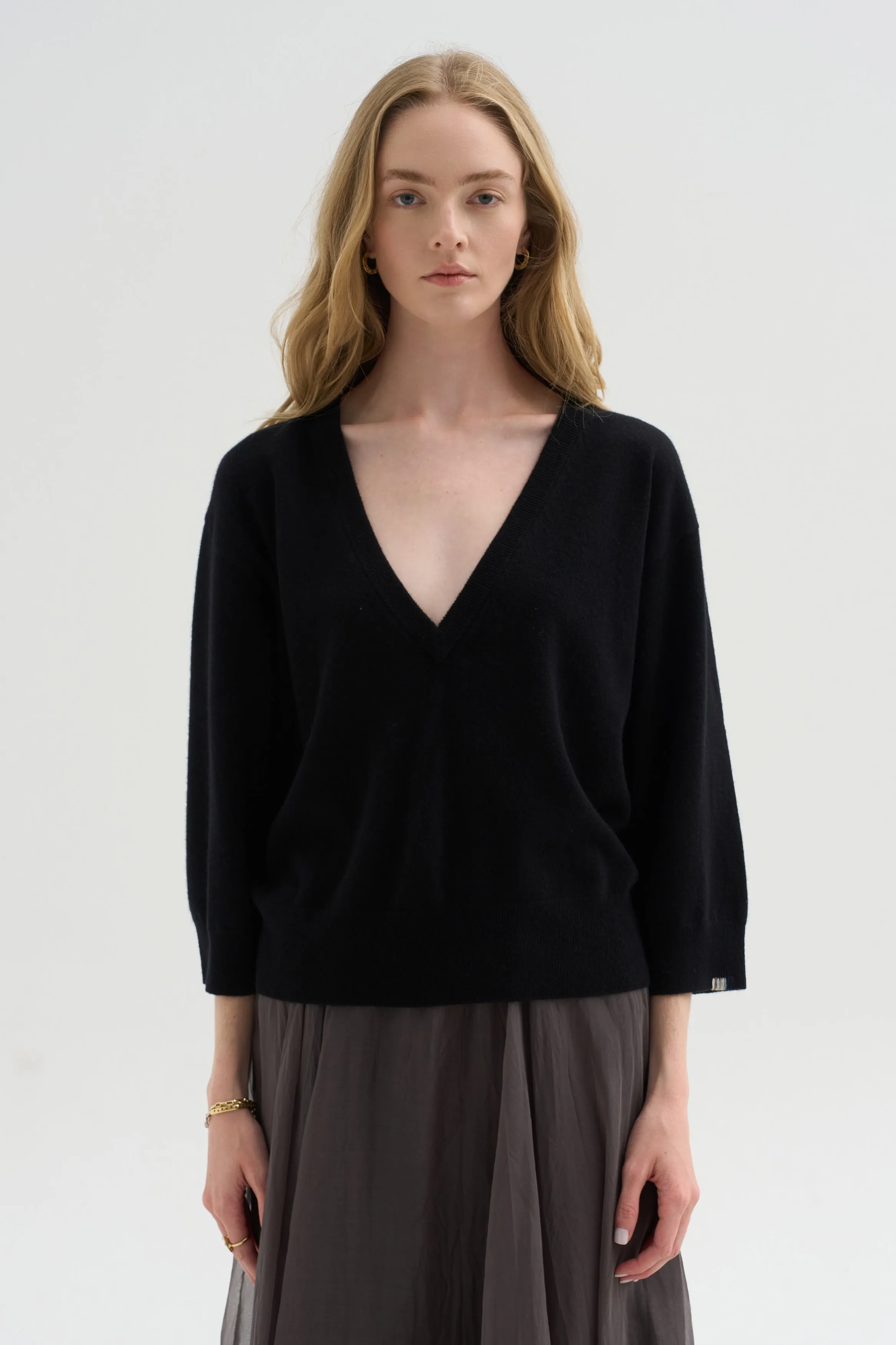 N°491 Pearl, Raven sold by Kick Pleat product image thumbnail 2
