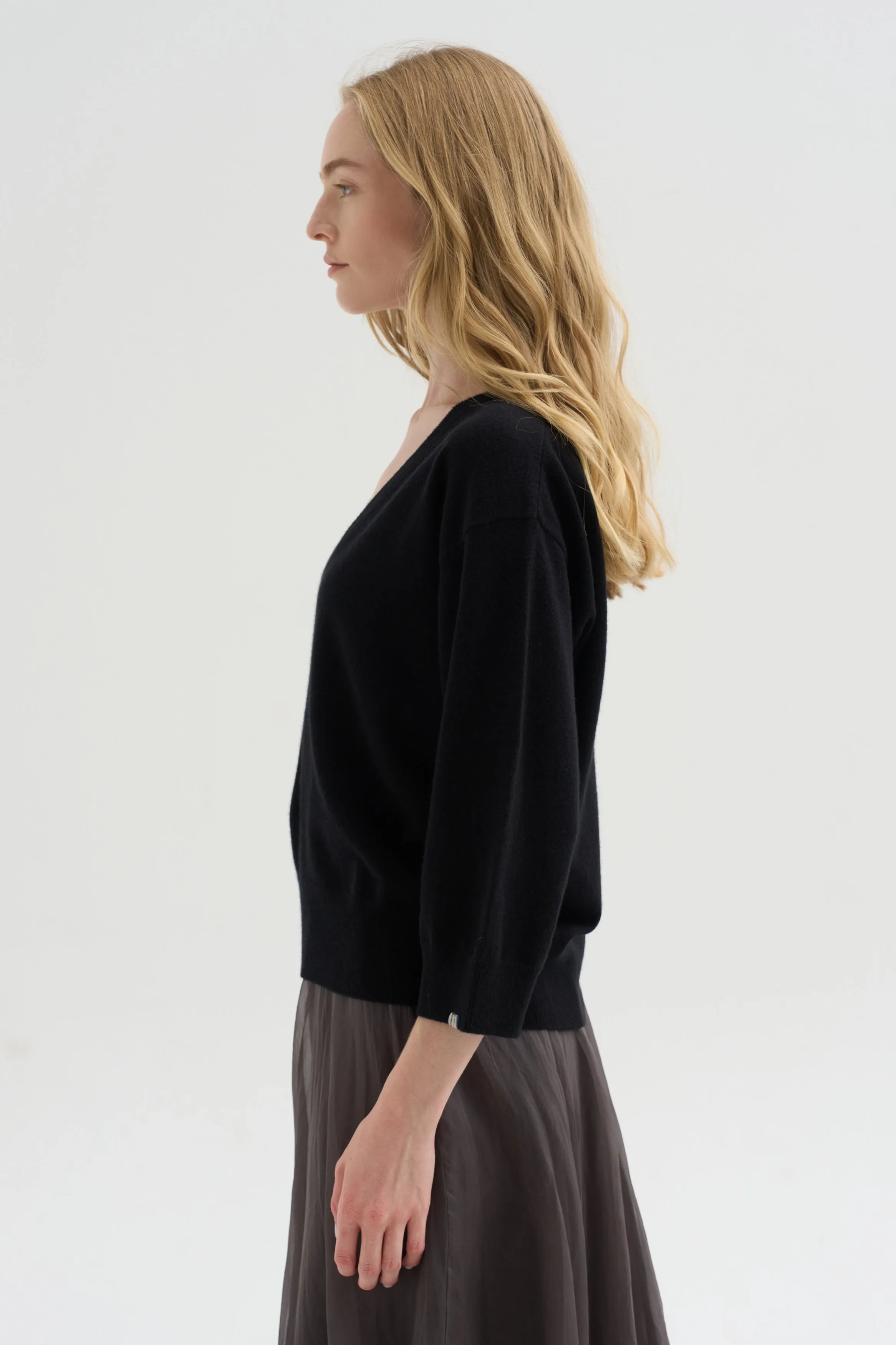 N°491 Pearl, Raven sold by Kick Pleat product image thumbnail 3
