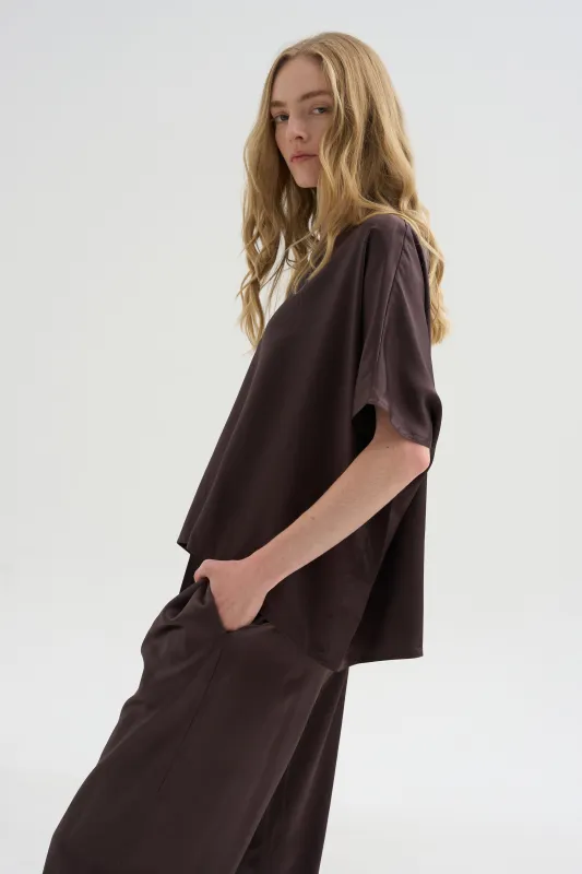 Easy T-shirt Crepe Satin, Black Wood made by Dusan