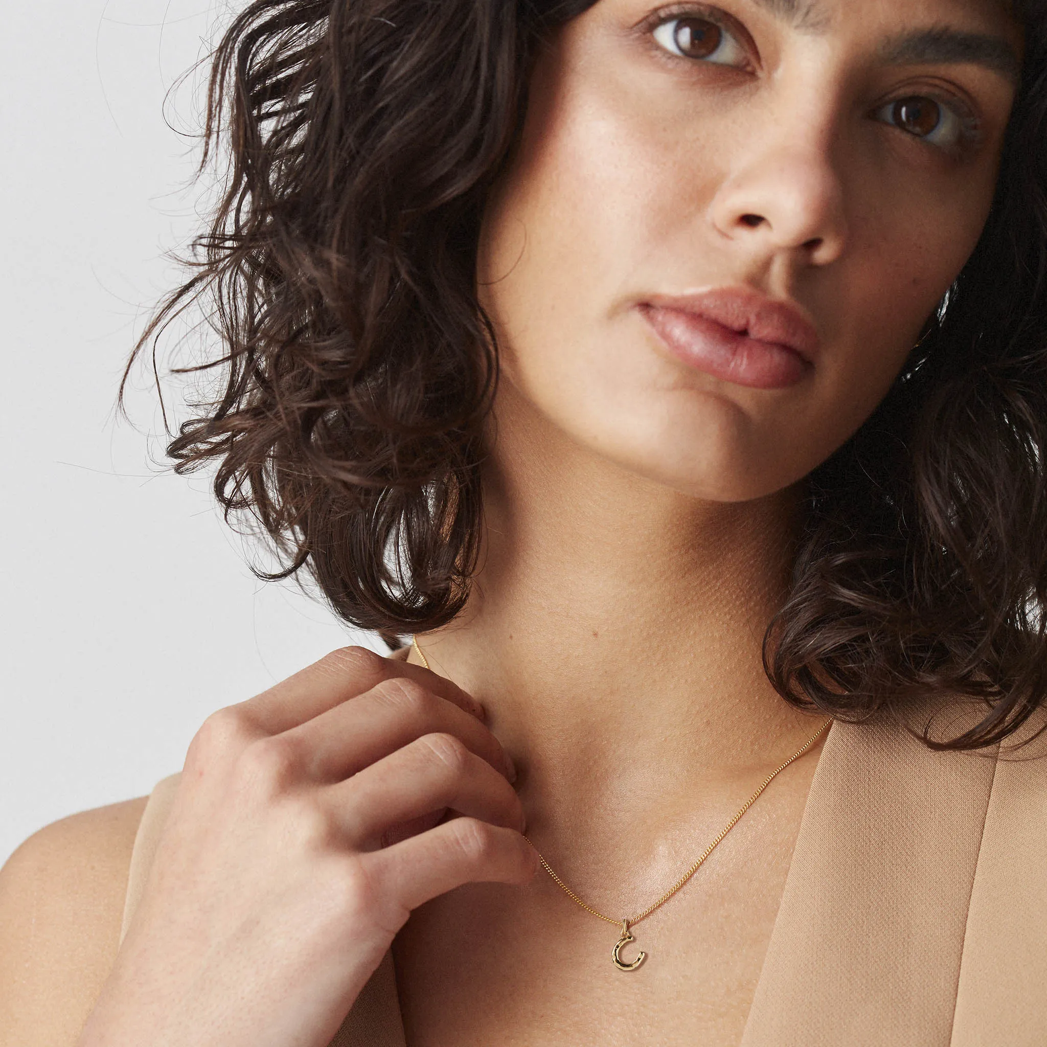 Horseshoe Necklace Gold sold by Muru product image thumbnail 2