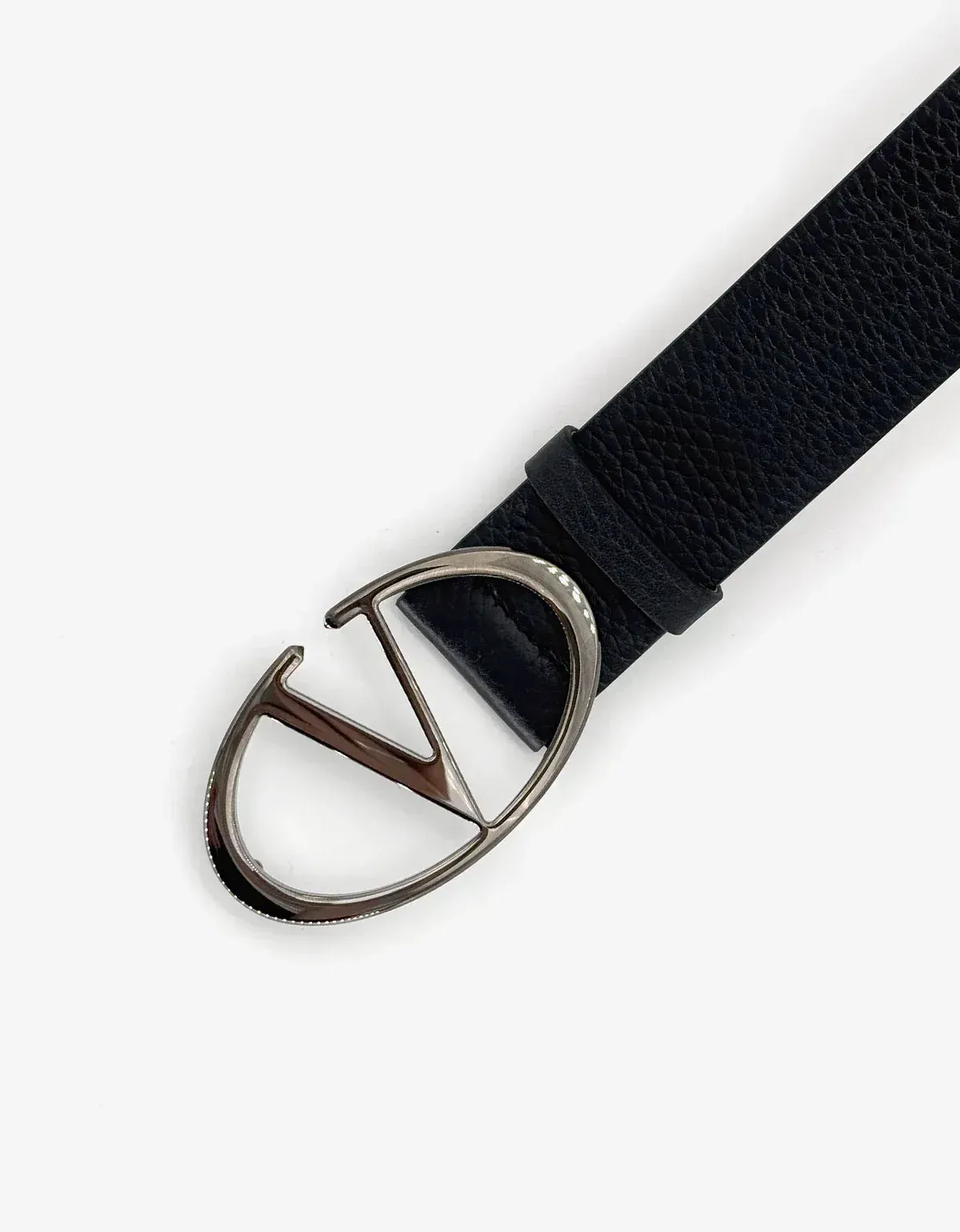 Valentino Garavani Black 'V' Buckle Grain Leather Belt sold by Zoo Fashions product image thumbnail 2