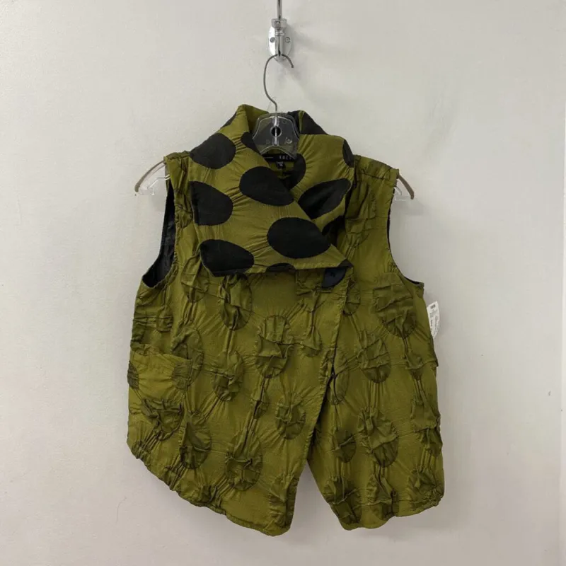 WOMEN'S TOP green black XS sold by The Comeback