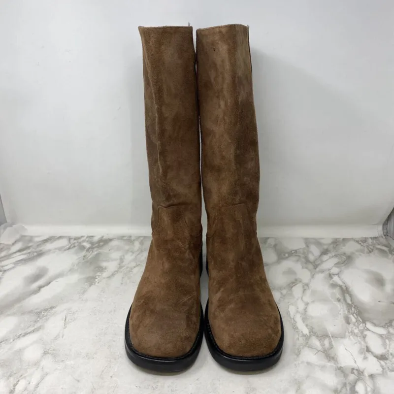 MAGUIRE WOMEN'S FOOTWEAR brown 9.5/10? sold by The Comeback