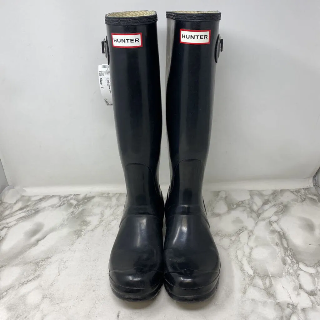 HUNTER WOMEN'S RAIN BOOTS black 7 sold by The Comeback