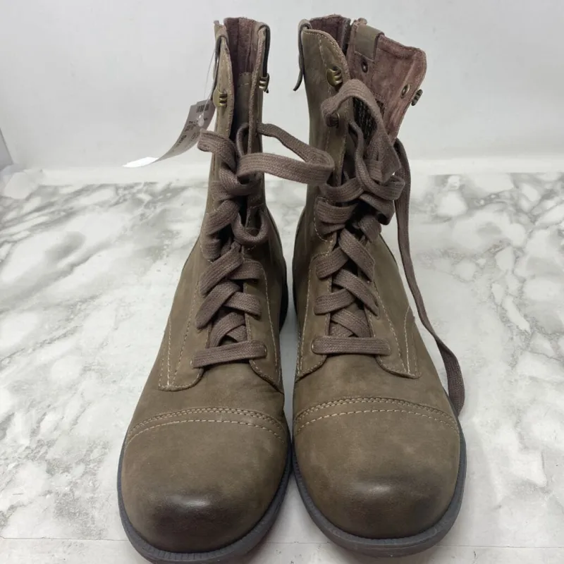 ROCKPORT WOMEN'S BOOTS taupe 40 sold by The Comeback