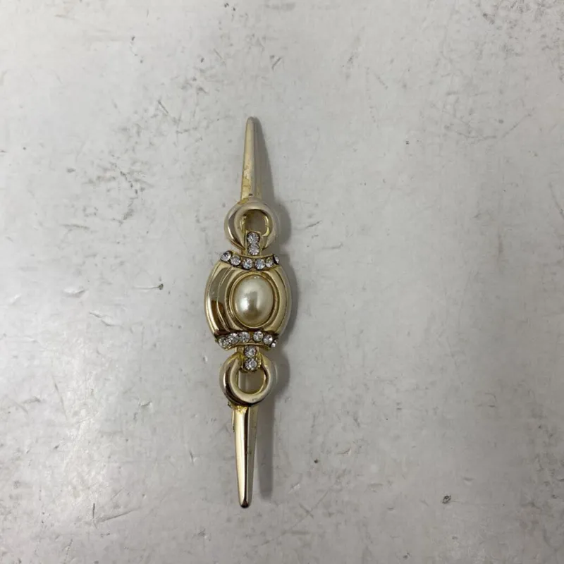 WOMEN'S BROOCH gold cream made by The Comeback