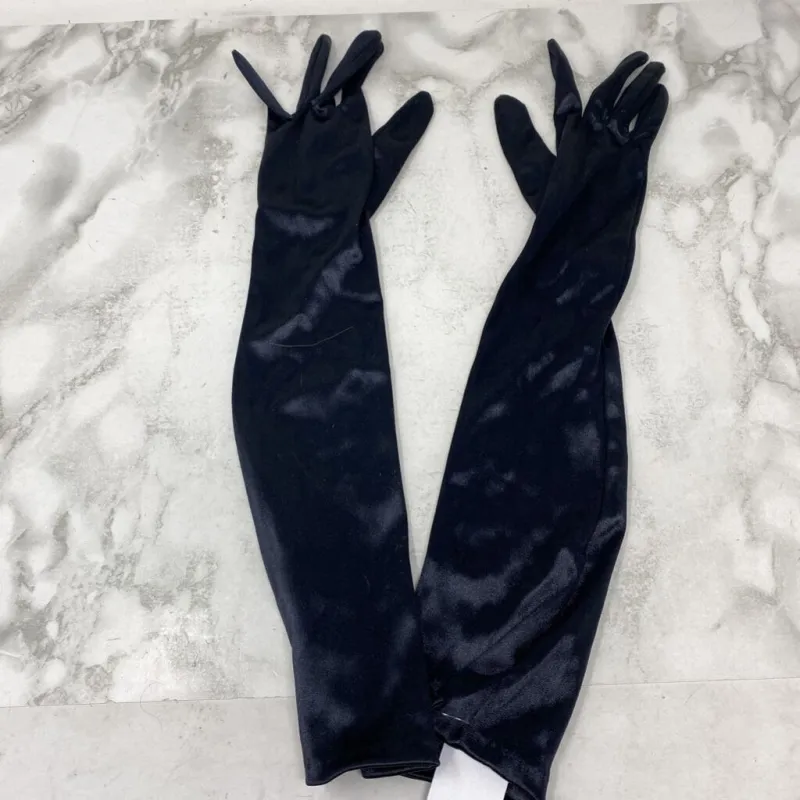 WOMEN'S GLOVES/MITTS black made by The Comeback