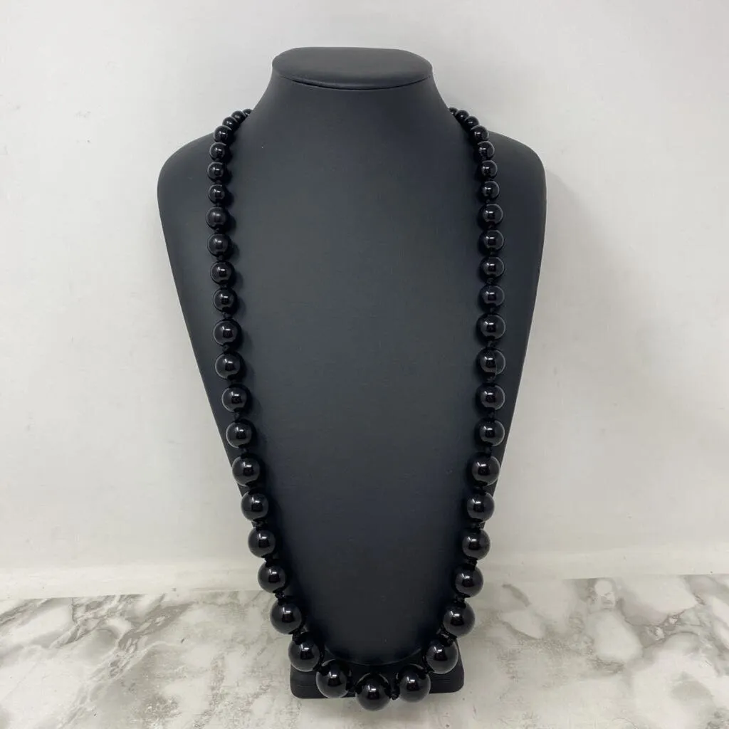 WOMEN'S NECKLACE black sold by The Comeback