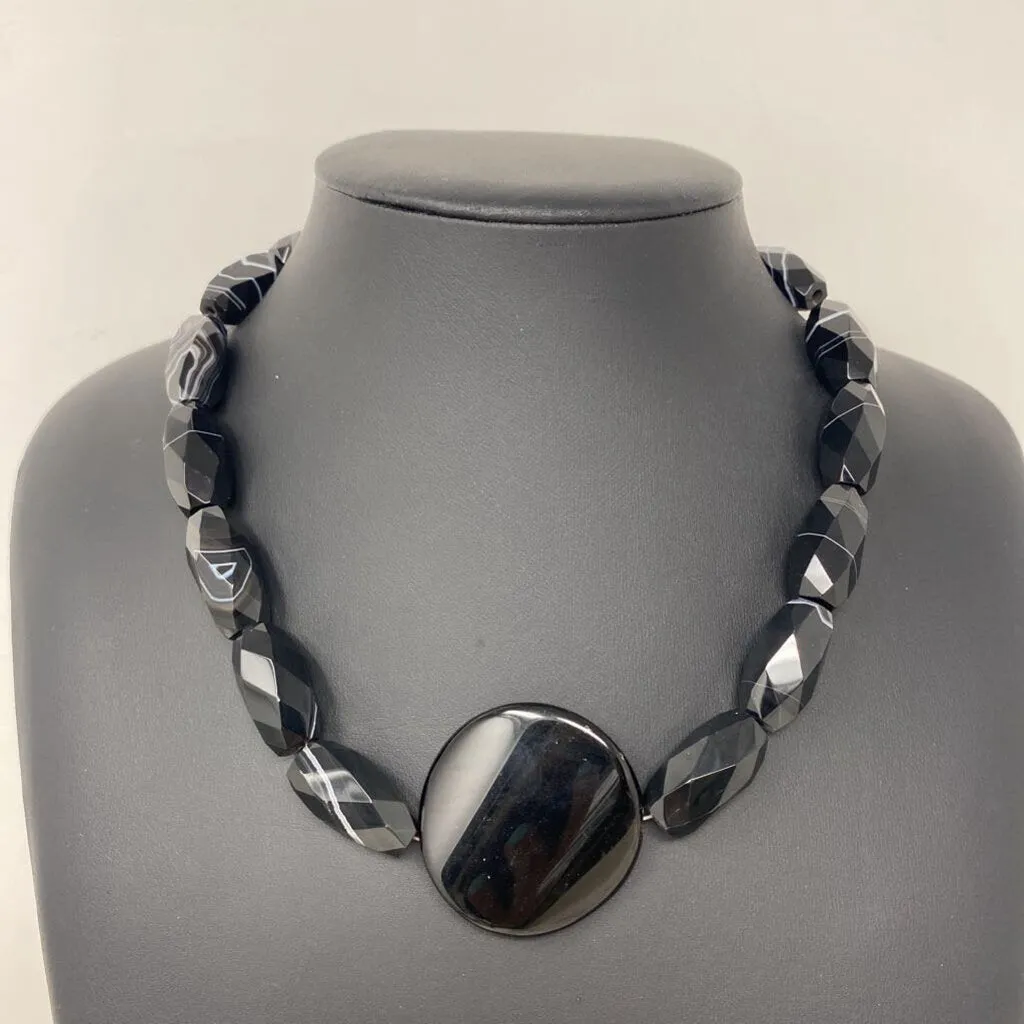 WOMEN'S NECKLACE black grey sold by The Comeback
