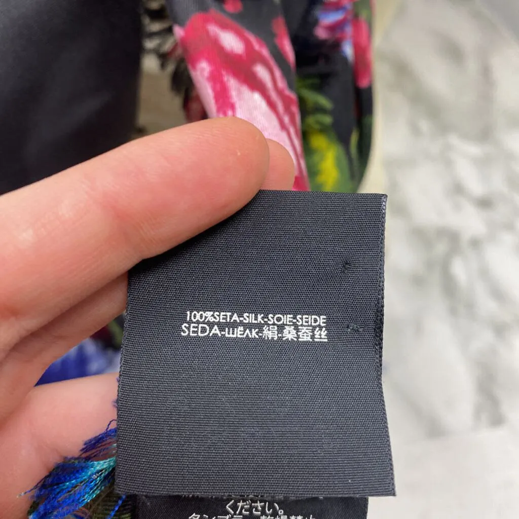 GUCCI WOMEN'S SCARF/SHAWL multi colour floral sold by The Comeback product image thumbnail 5