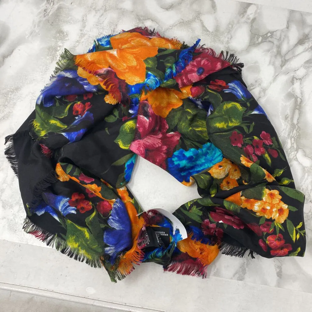 GUCCI WOMEN'S SCARF/SHAWL multi colour floral sold by The Comeback product image thumbnail 3