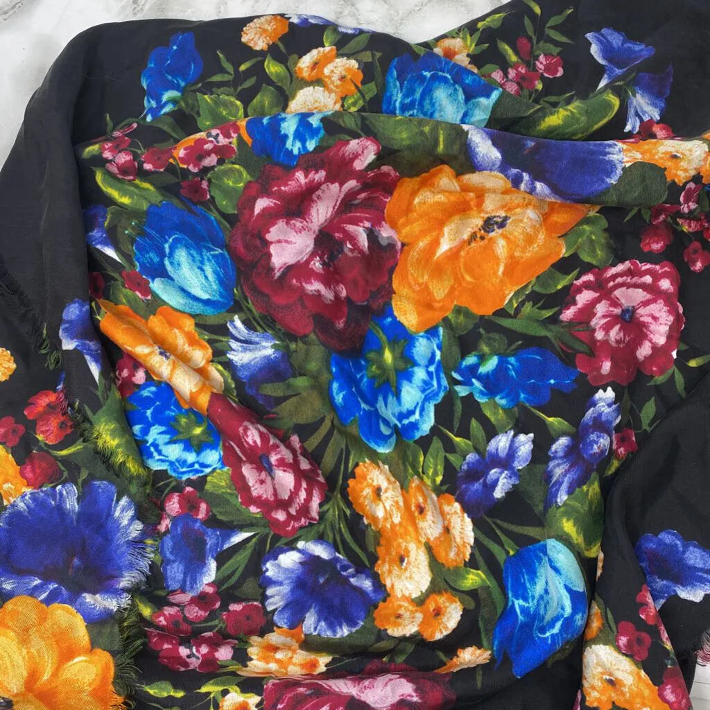 GUCCI WOMEN'S SCARF/SHAWL multi colour floral sold by The Comeback product image thumbnail 4