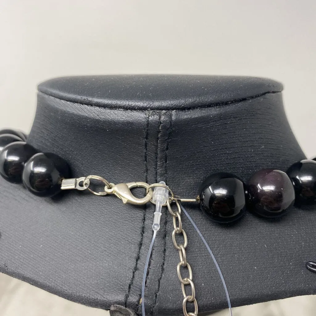 WOMEN'S NECKLACE black sold by The Comeback product image thumbnail 3