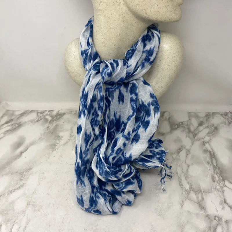 GAP WOMEN'S SCARF/SHAWL white blue made by GAP