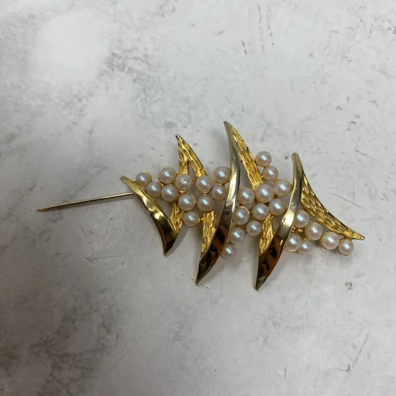 CORO WOMEN'S BROOCH gold pearl made by Coro