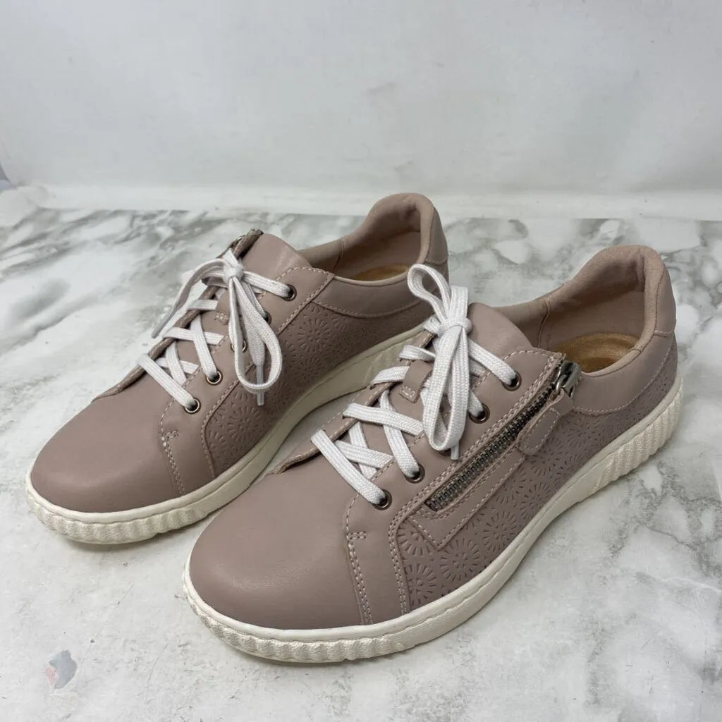 CLARKS WOMEN'S SNEAKERS beige 7.5 sold by The Comeback product image thumbnail 2