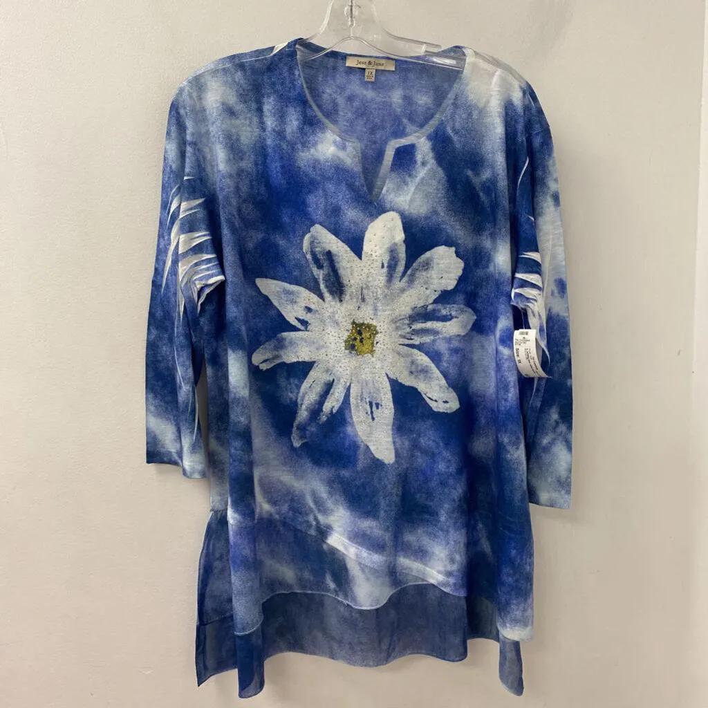 Jess & Jane WOMEN'S PLUS TOP blue white flower 1X sold by The Comeback