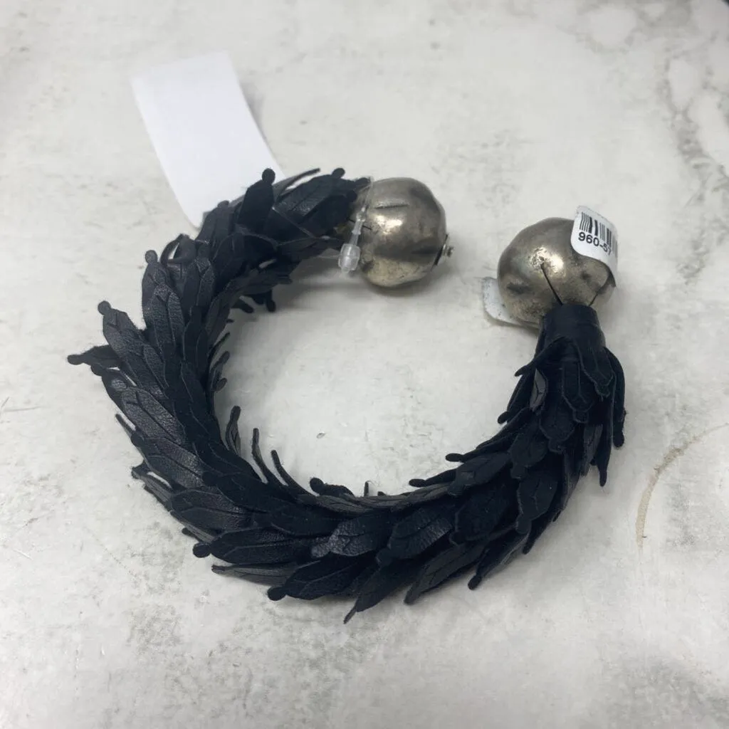 WOMEN'S BRACELET black silver sold by The Comeback