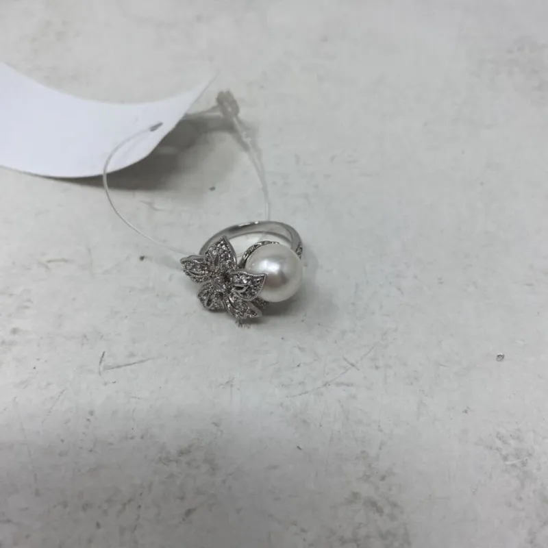 WOMEN'S RING silver pearl 5.75 made by The Comeback