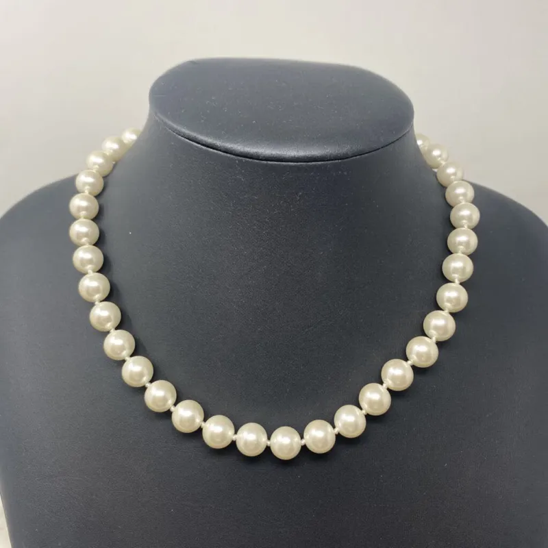 WOMEN'S NECKLACE white made by The Comeback