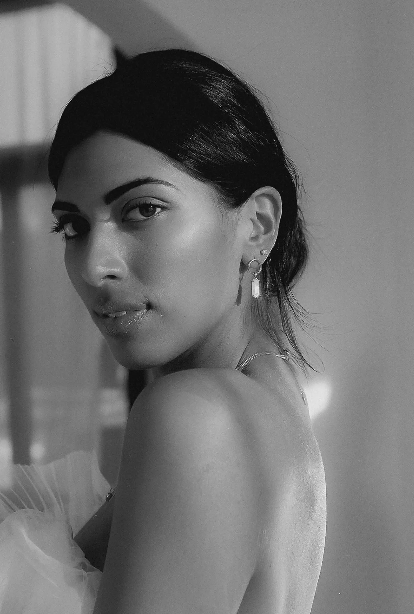 SAMPLE Lang Earrings Pearl Rhodium sold by Sarah Mulder Jewelry product image thumbnail 2