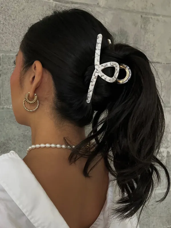 27 Amy Metal Claw Clip sold by 27 Boutique