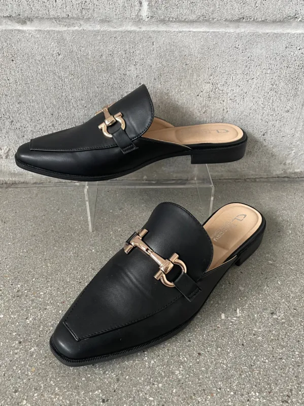 CHINESE LAUNDRY Score Mule sold by 27 Boutique