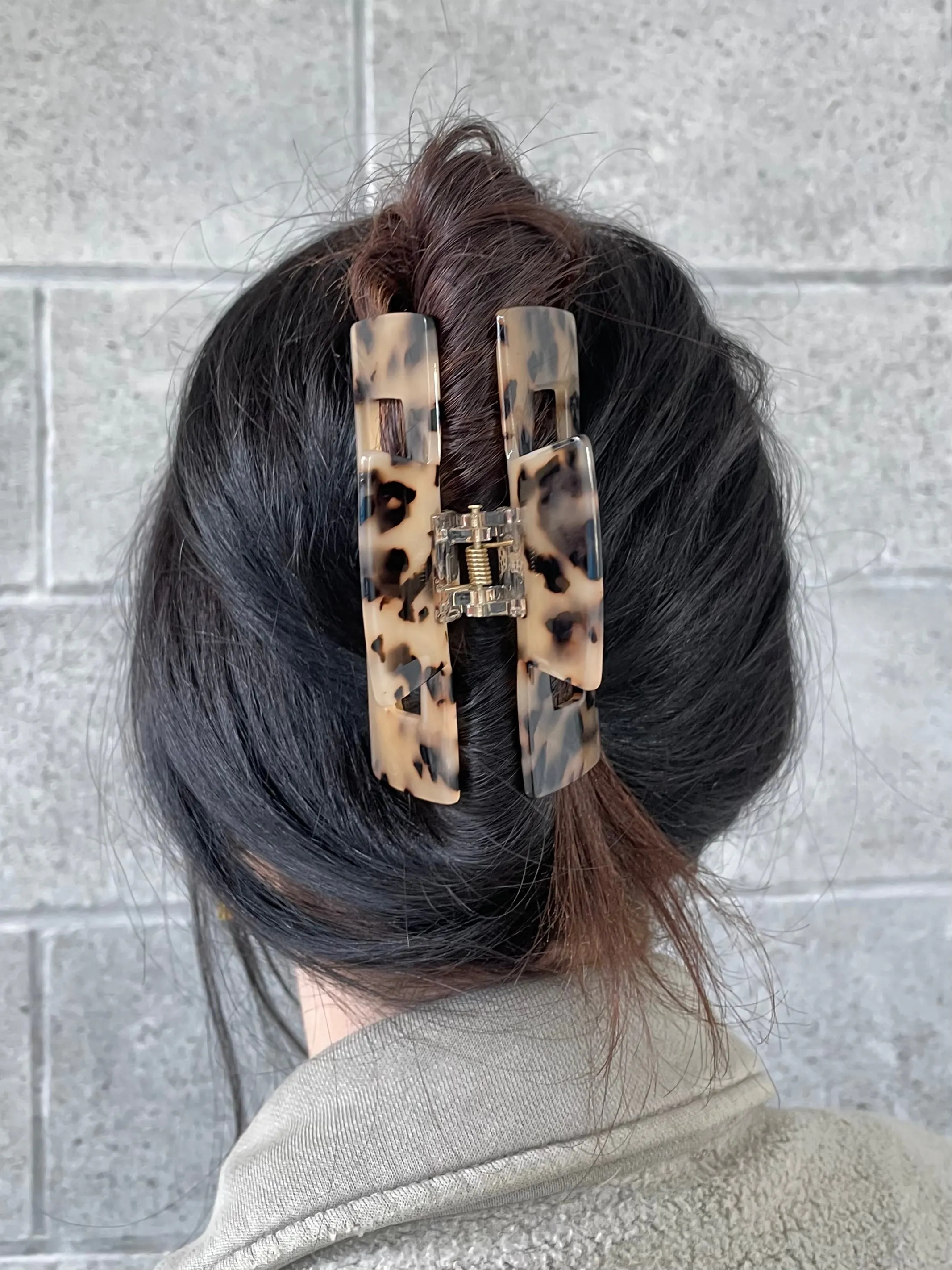 27 Chloe Large Claw Clip sold by 27 Boutique product image thumbnail 4