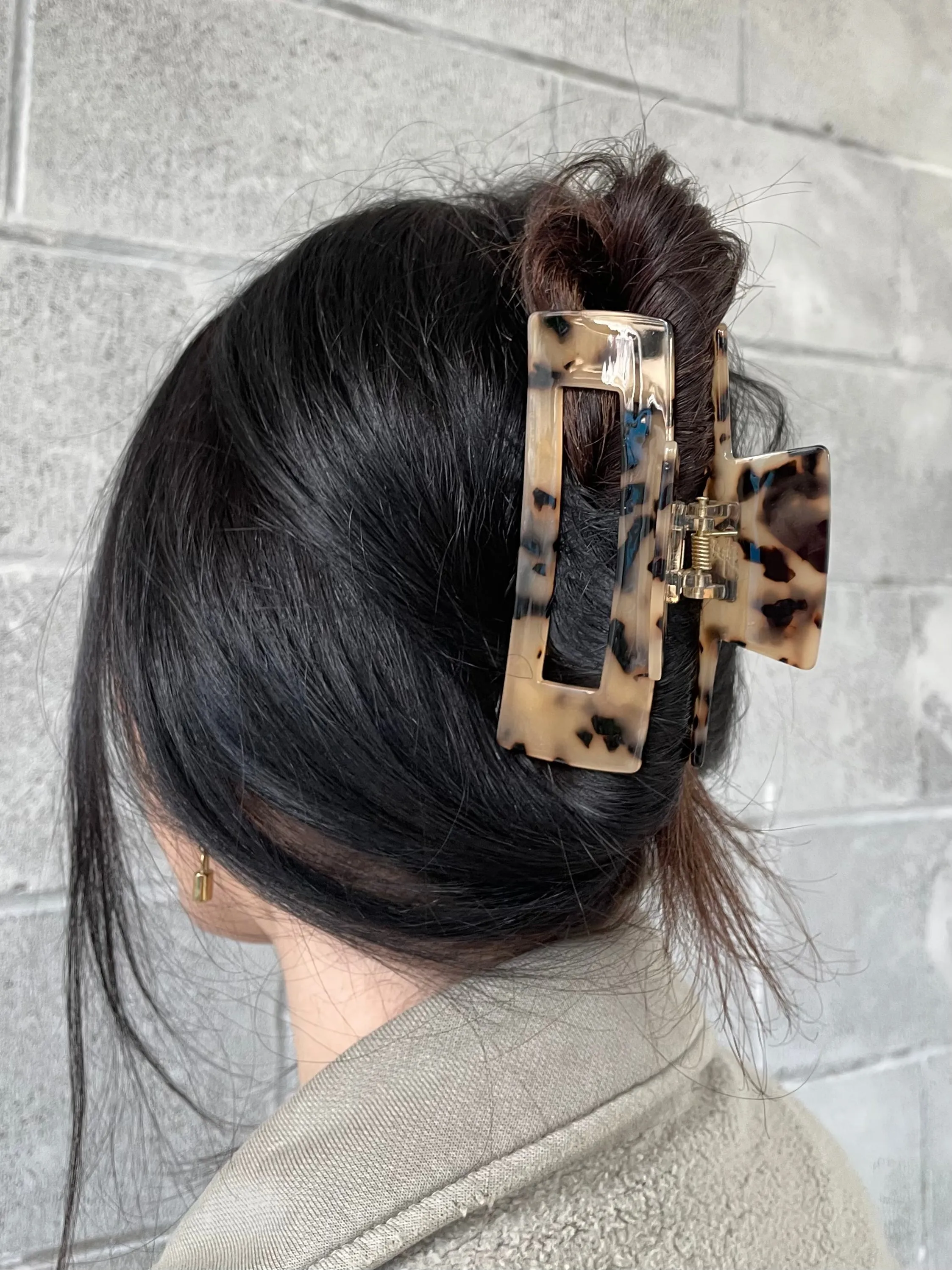 27 Chloe Large Claw Clip sold by 27 Boutique product image thumbnail 2